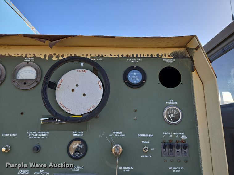 image for item EM7024 1981 International  1854 utility / service truck