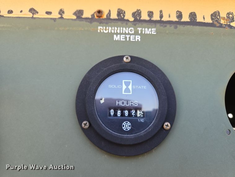 image for item EM7024 1981 International  1854 utility / service truck