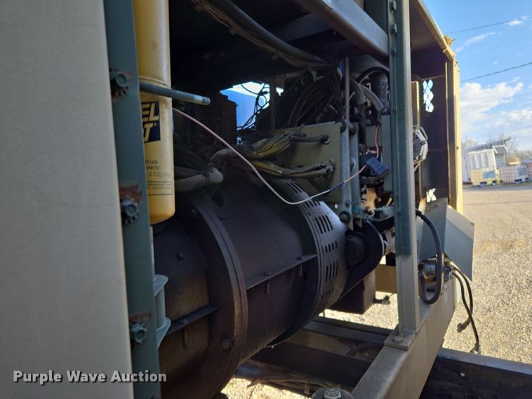 image for item EM7024 1981 International  1854 utility / service truck