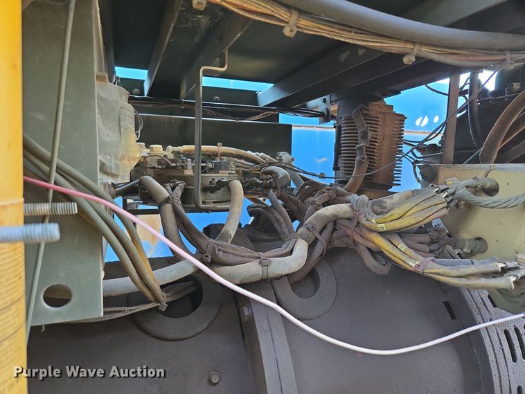 image for item EM7024 1981 International  1854 utility / service truck