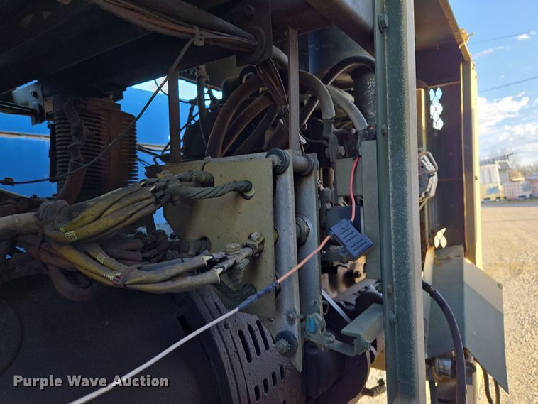 image for item EM7024 1981 International  1854 utility / service truck