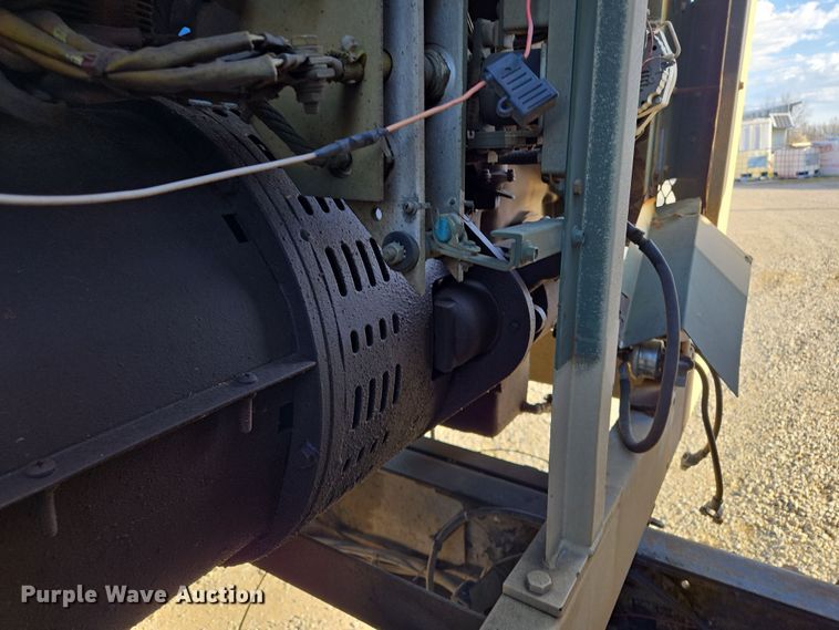 image for item EM7024 1981 International  1854 utility / service truck