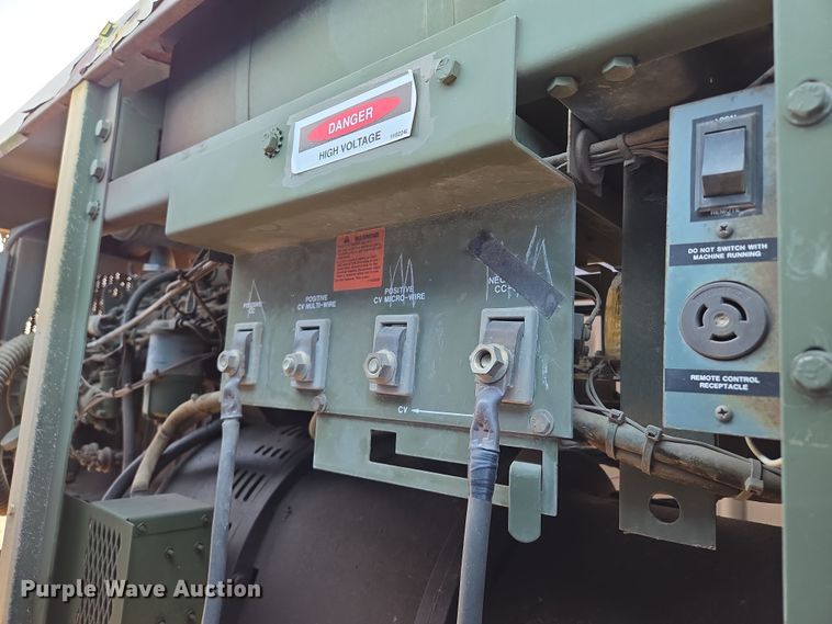 image for item EM7024 1981 International  1854 utility / service truck