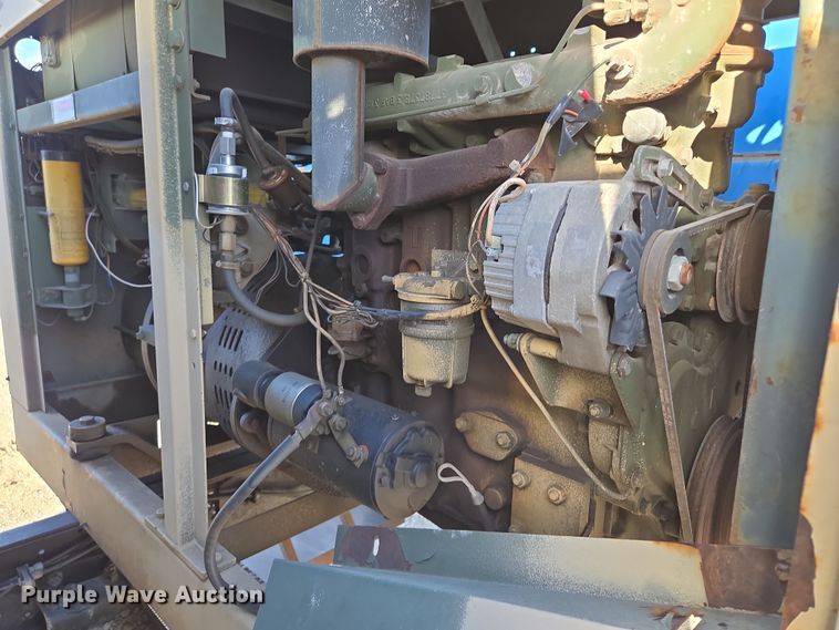 image for item EM7024 1981 International  1854 utility / service truck