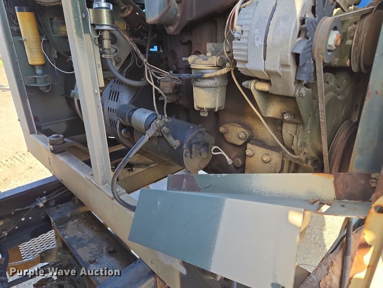 image for item EM7024 1981 International  1854 utility / service truck