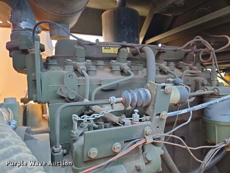 image for item EM7024 1981 International  1854 utility / service truck