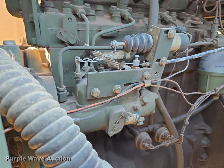 image for item EM7024 1981 International  1854 utility / service truck