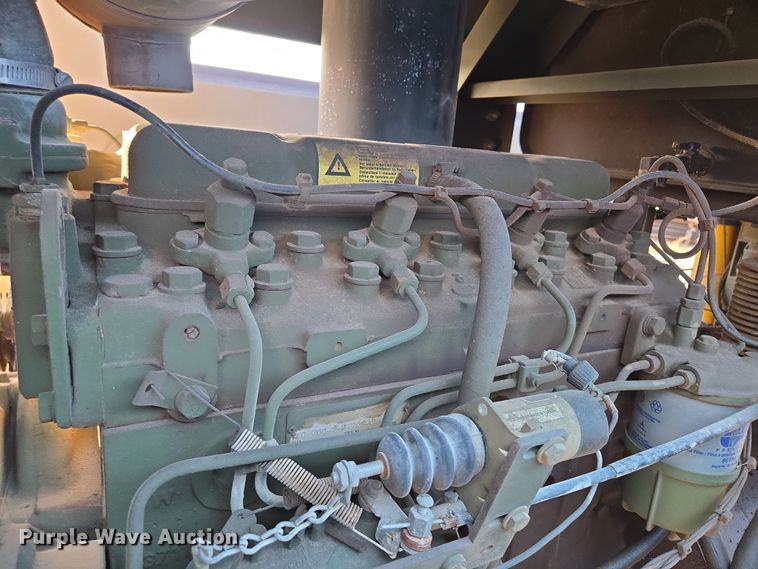 image for item EM7024 1981 International  1854 utility / service truck