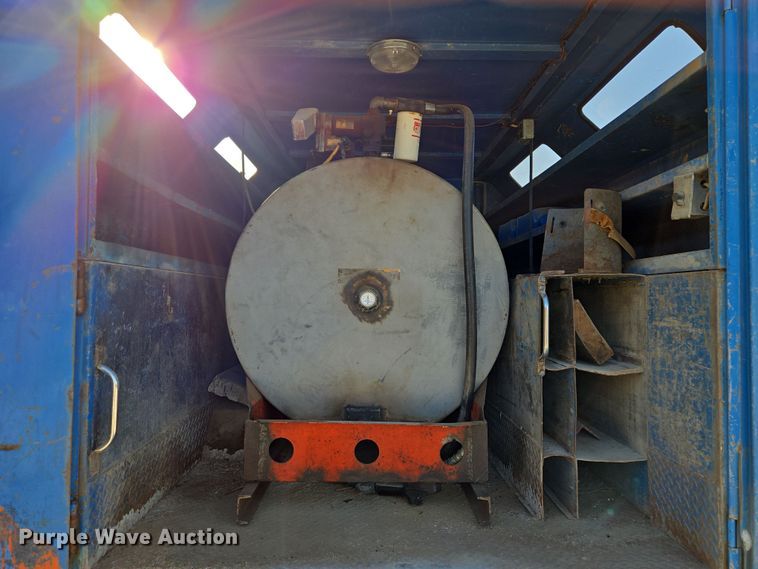 image for item EM7024 1981 International  1854 utility / service truck