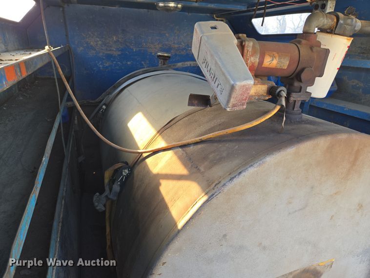 image for item EM7024 1981 International  1854 utility / service truck