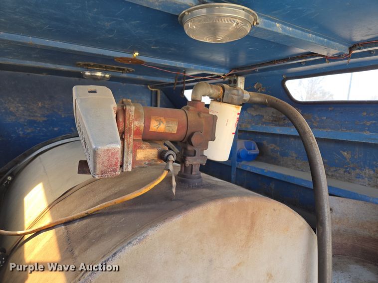 image for item EM7024 1981 International  1854 utility / service truck