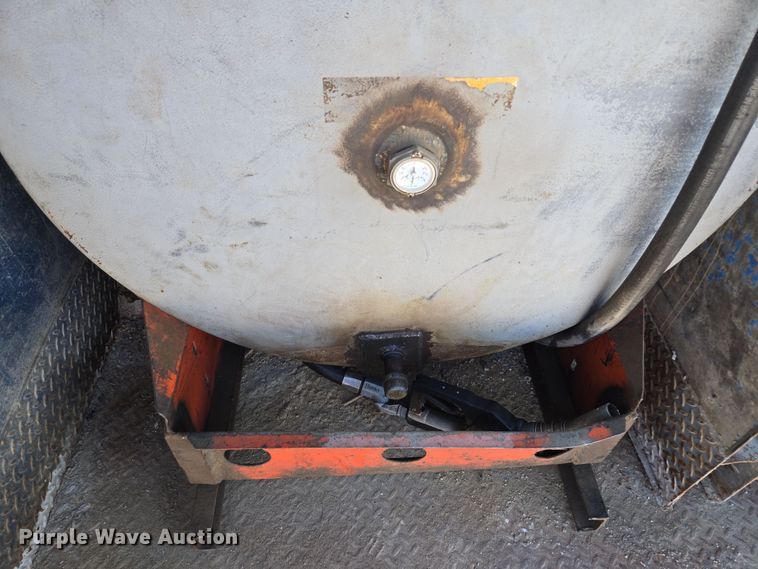 image for item EM7024 1981 International  1854 utility / service truck