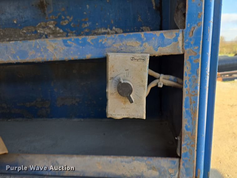 image for item EM7024 1981 International  1854 utility / service truck