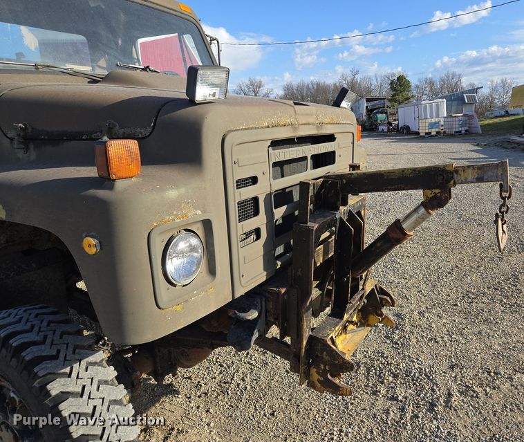 image for item EM7024 1981 International  1854 utility / service truck