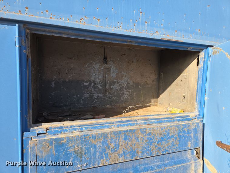 image for item EM7024 1981 International  1854 utility / service truck