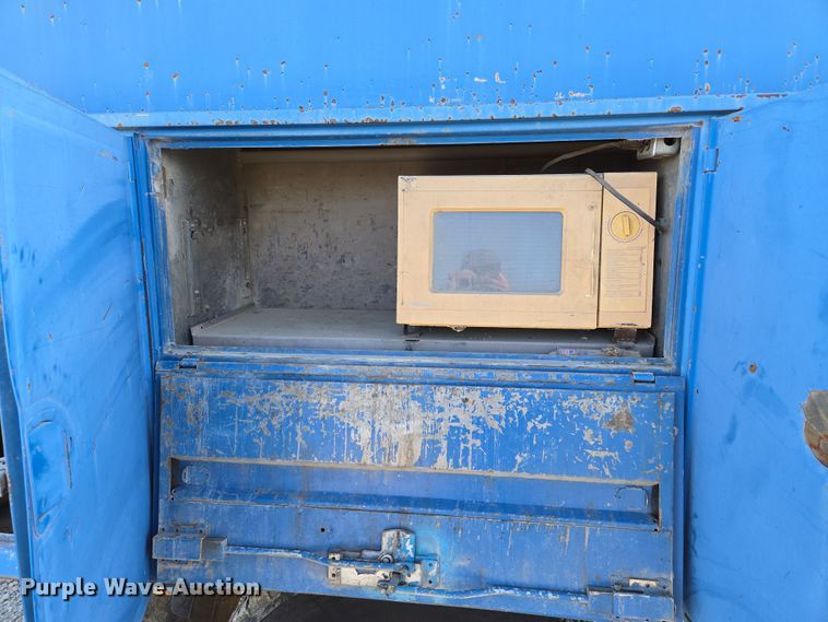 image for item EM7024 1981 International  1854 utility / service truck