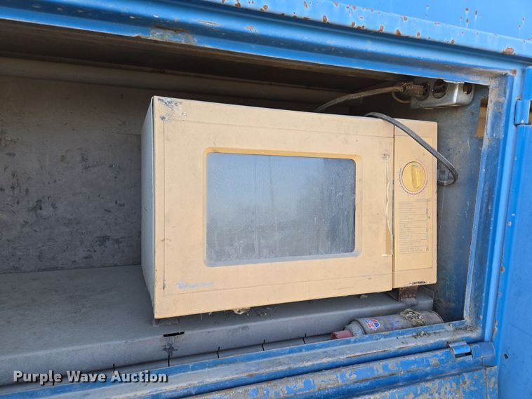 image for item EM7024 1981 International  1854 utility / service truck