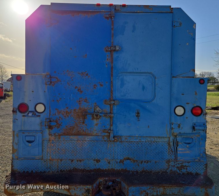 image for item EM7024 1981 International  1854 utility / service truck