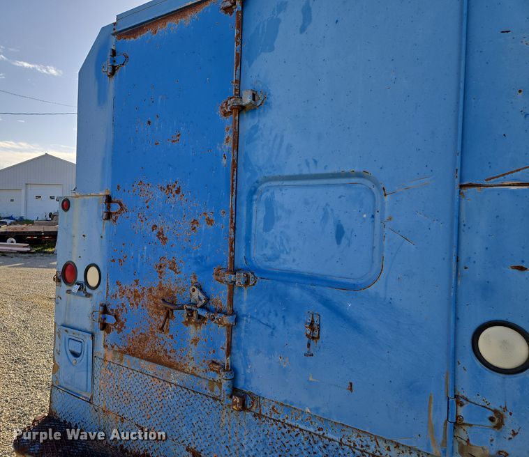 image for item EM7024 1981 International  1854 utility / service truck