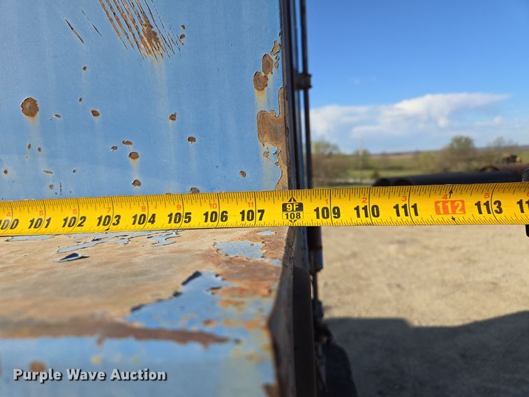 image for item EM7024 1981 International  1854 utility / service truck