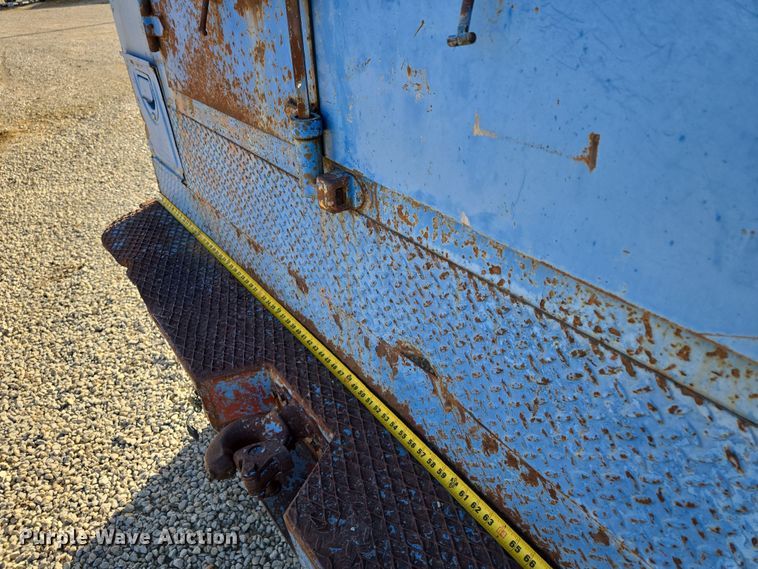 image for item EM7024 1981 International  1854 utility / service truck