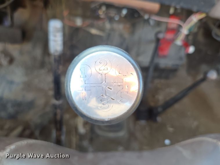 image for item EM7024 1981 International  1854 utility / service truck