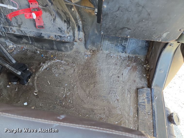 image for item EM7024 1981 International  1854 utility / service truck