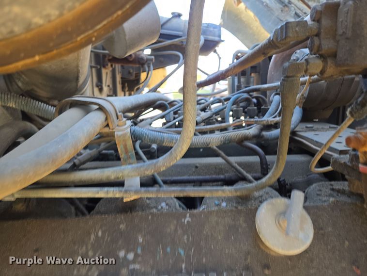 image for item EM7024 1981 International  1854 utility / service truck