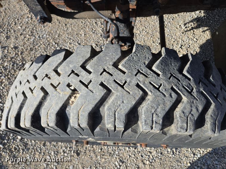 image for item EM7024 1981 International  1854 utility / service truck