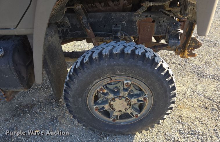 image for item EM7024 1981 International  1854 utility / service truck