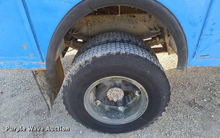 image for item EM7024 1981 International  1854 utility / service truck