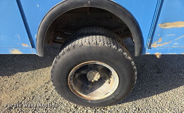 image for item EM7024 1981 International  1854 utility / service truck