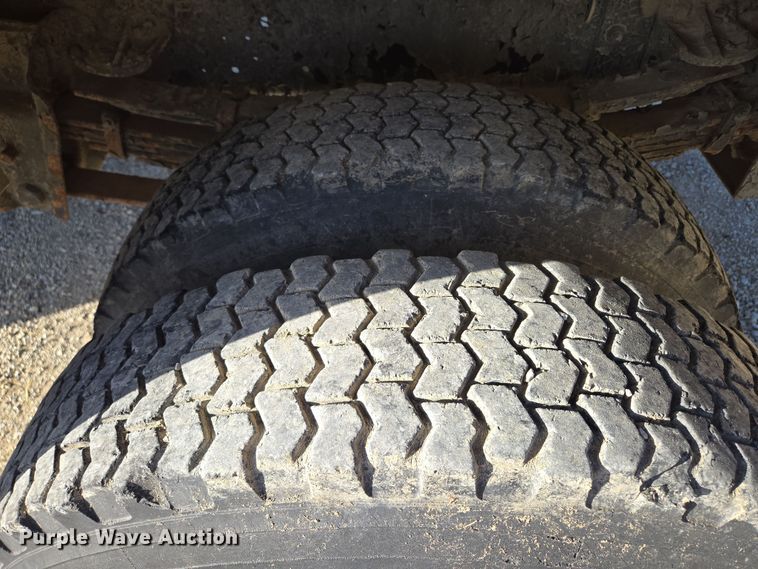 image for item EM7024 1981 International  1854 utility / service truck