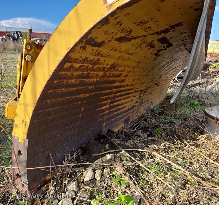 image for item EM7024 1981 International  1854 utility / service truck