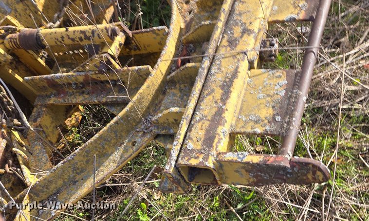 image for item EM7024 1981 International  1854 utility / service truck