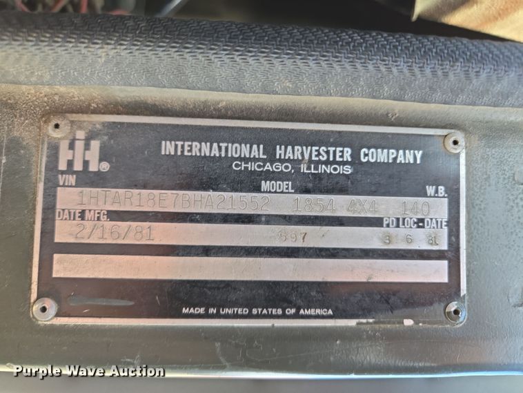 image for item EM7024 1981 International  1854 utility / service truck