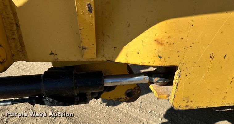 image for item EN3015 1999 Vermeer  P125 Renegade vibratory cable plow