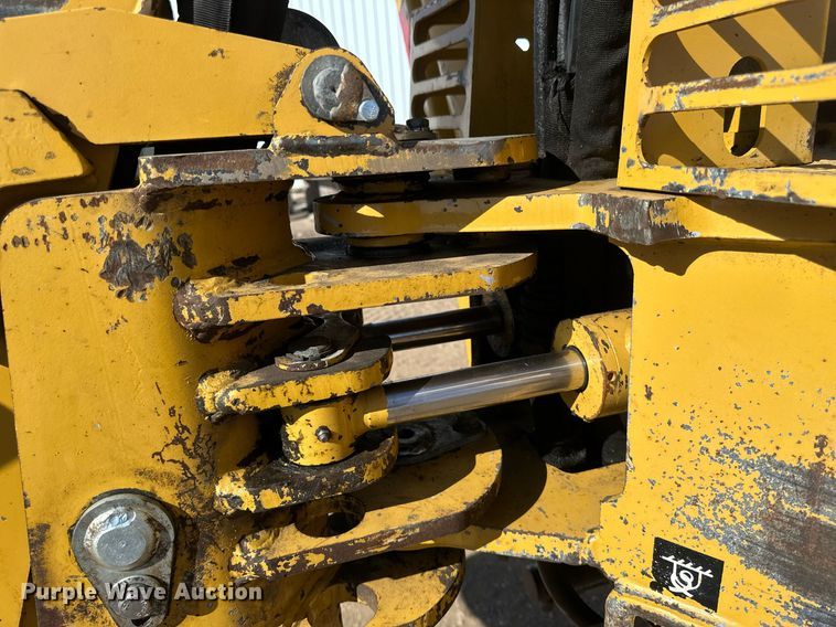 image for item EN3015 1999 Vermeer  P125 Renegade vibratory cable plow