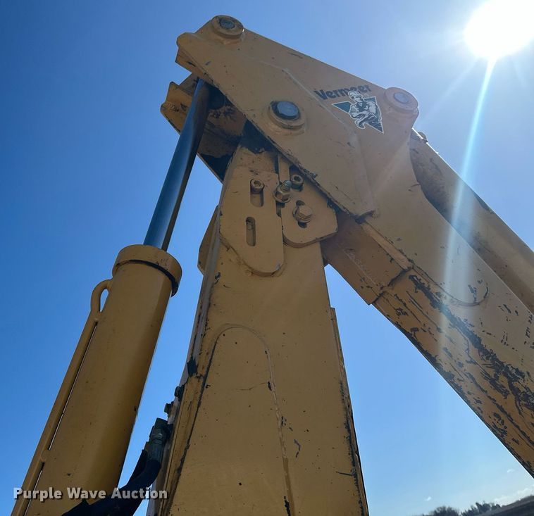 image for item EN3015 1999 Vermeer  P125 Renegade vibratory cable plow