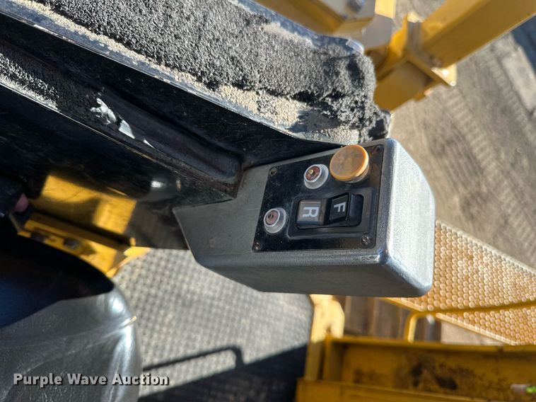 image for item EN3015 1999 Vermeer  P125 Renegade vibratory cable plow