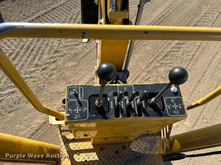 image for item EN3015 1999 Vermeer  P125 Renegade vibratory cable plow