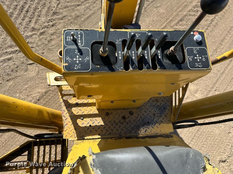 image for item EN3015 1999 Vermeer  P125 Renegade vibratory cable plow