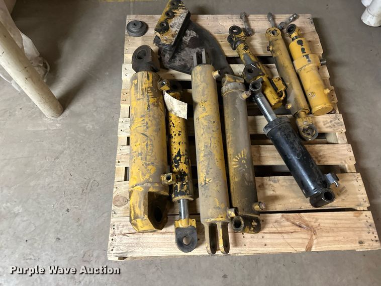 image for item EN3015 1999 Vermeer  P125 Renegade vibratory cable plow