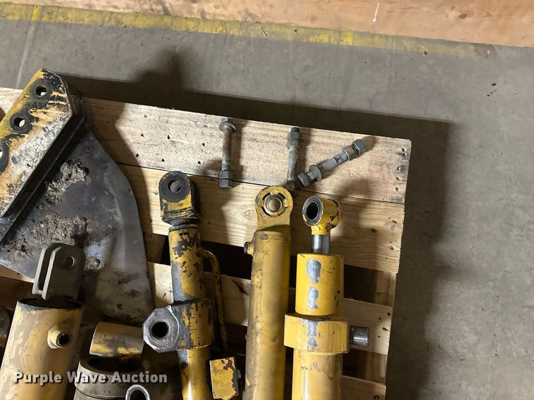 image for item EN3015 1999 Vermeer  P125 Renegade vibratory cable plow