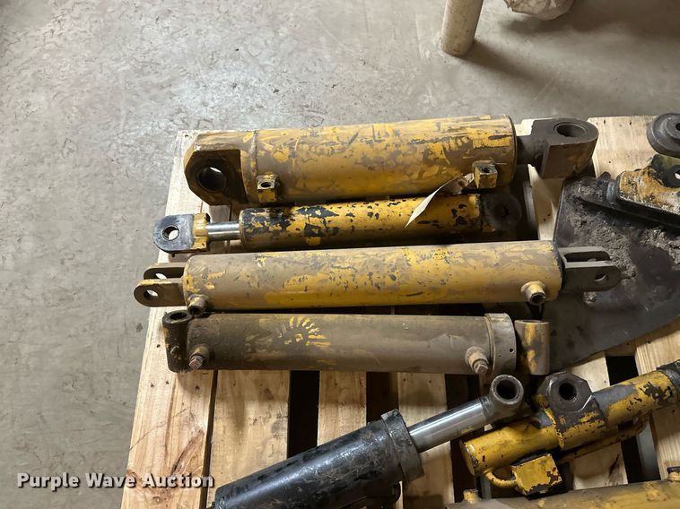 image for item EN3015 1999 Vermeer  P125 Renegade vibratory cable plow