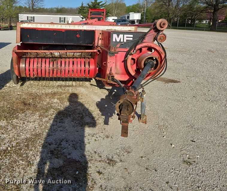 image for item EN3558 Massey Ferguson 124 small square baler