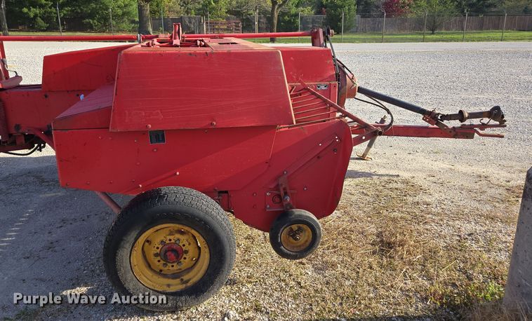 image for item EN3558 Massey Ferguson 124 small square baler