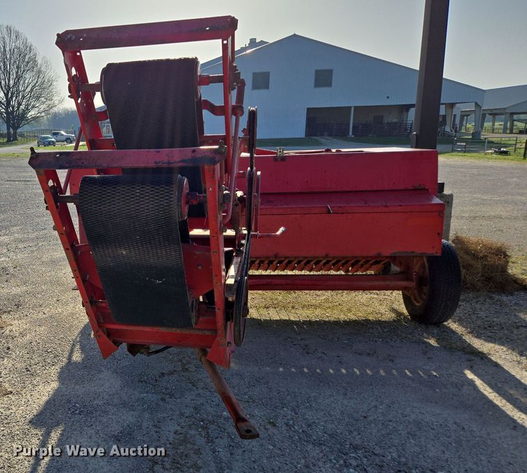 image for item EN3558 Massey Ferguson 124 small square baler
