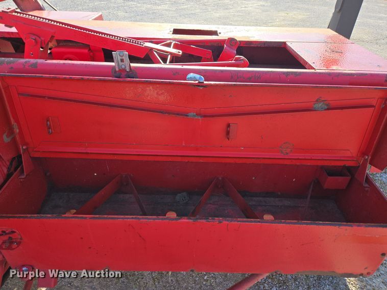 image for item EN3558 Massey Ferguson 124 small square baler