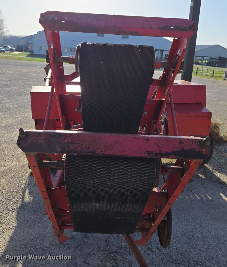 image for item EN3558 Massey Ferguson 124 small square baler